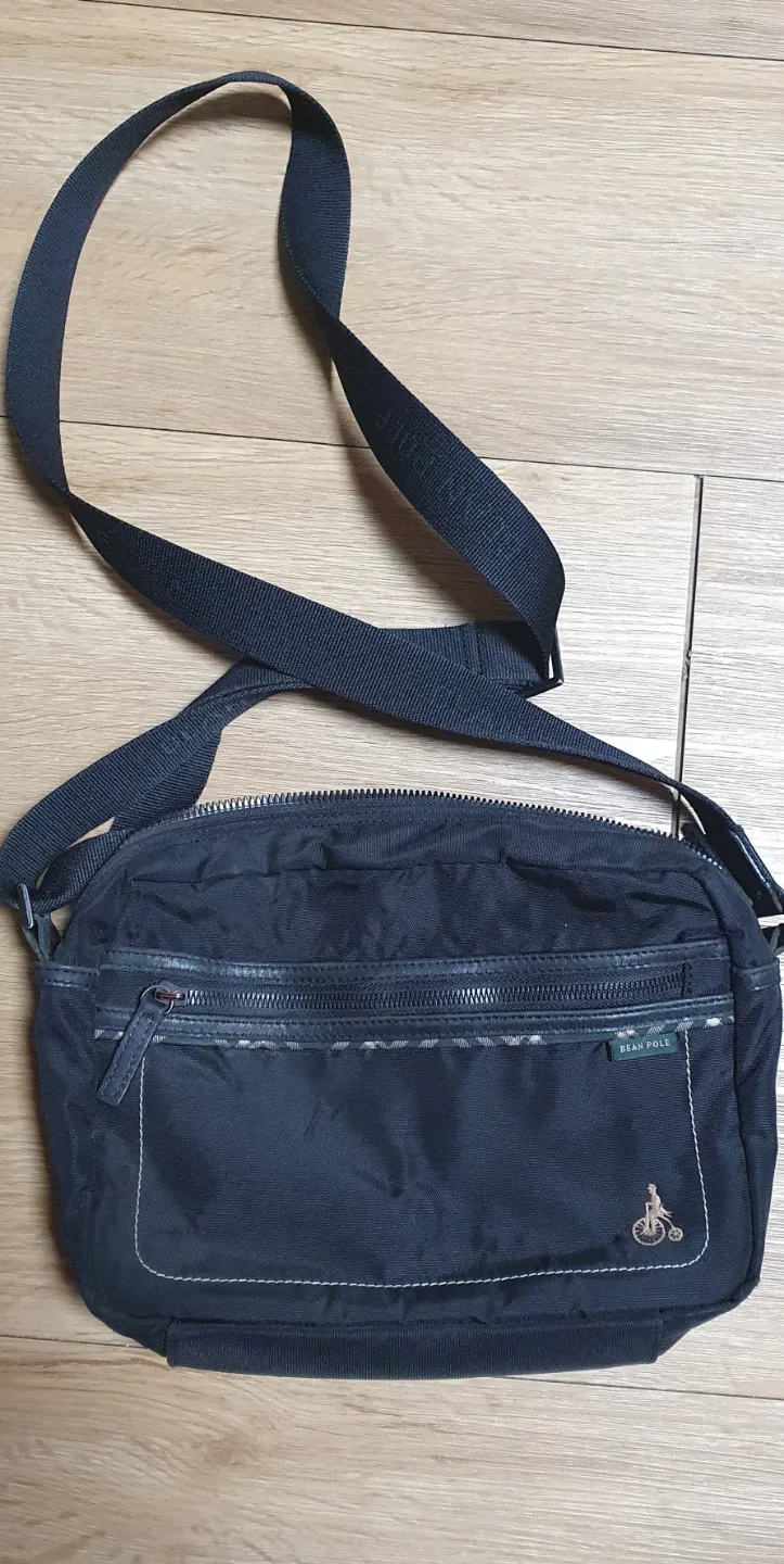 빈폴 블랙 크로스백