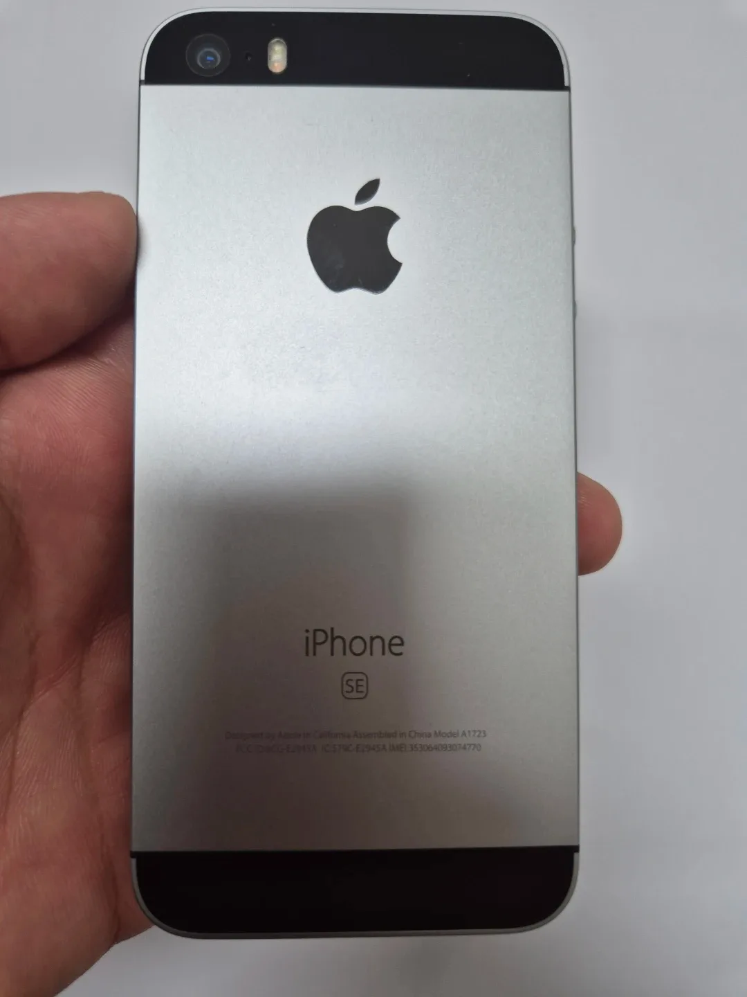 아이폰SE 128GB 판매합니다(스페이스그레이)