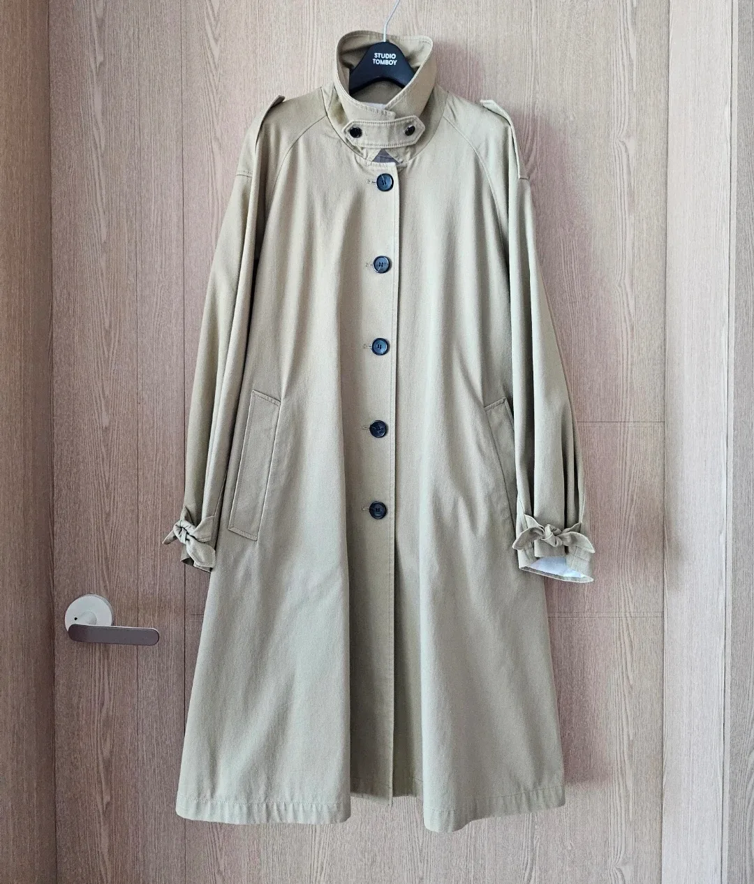 톰보이 베이지 트렌치 코트