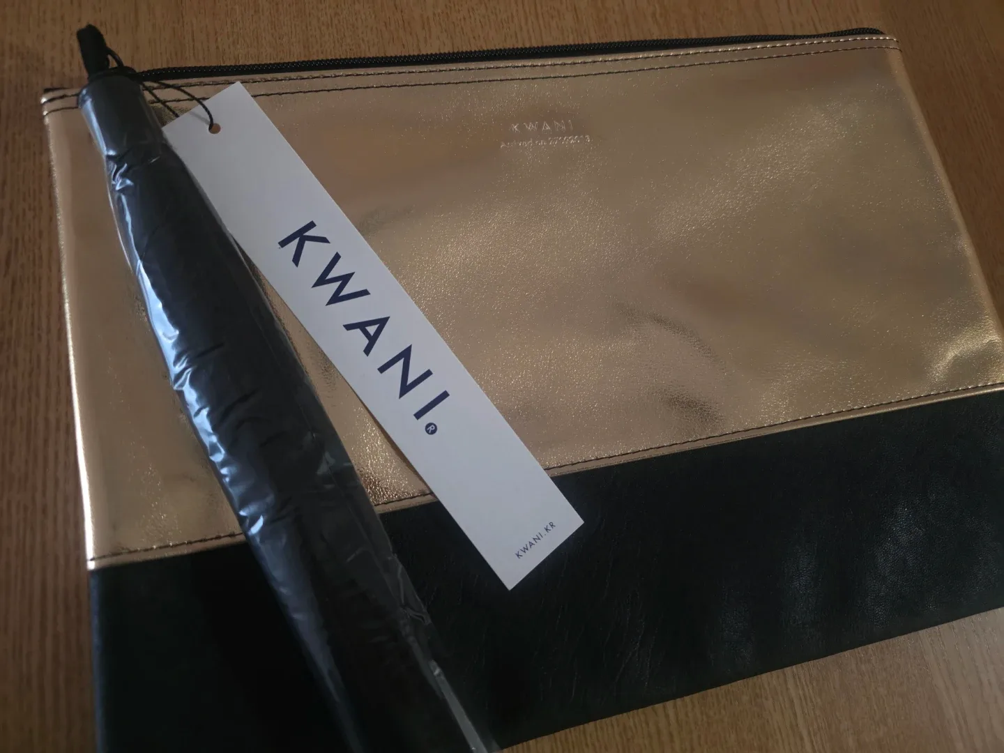 새상품♡깔끔세련♡콰니 태슬 클러치백