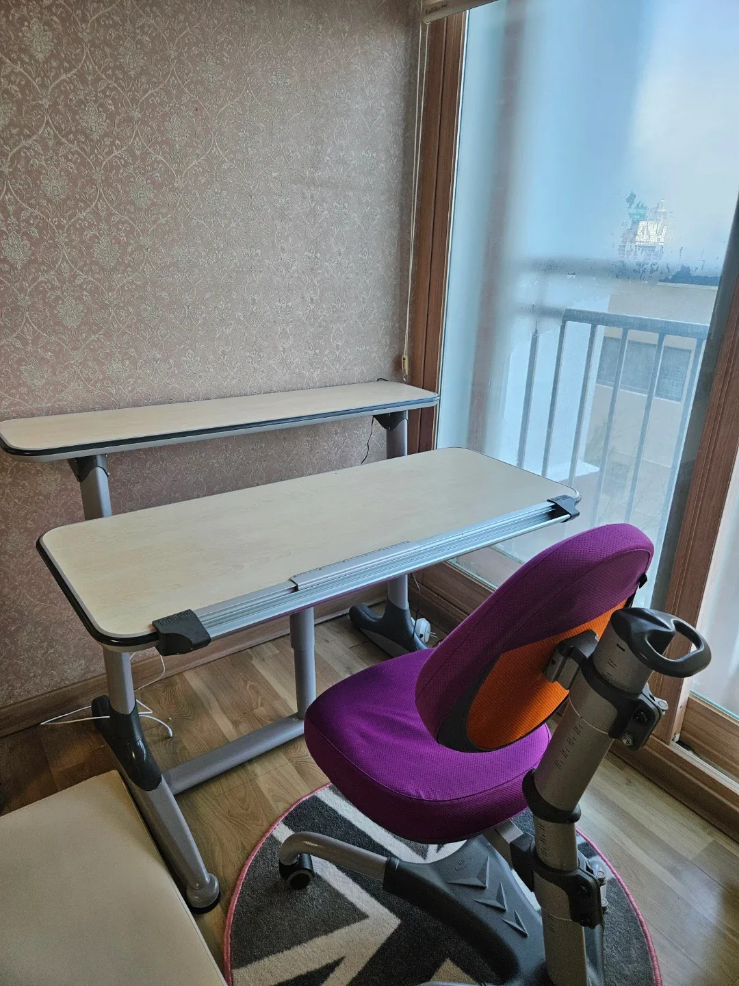 니스툴그로우 높이 조절 책상(의자포함)