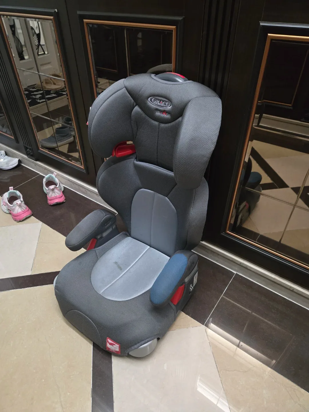 그라코 트라이로직 주니어 카시트