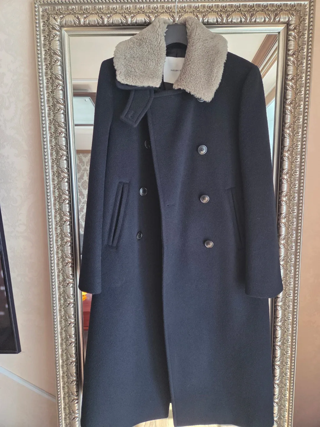 Nilby P 털칼라 더블 코트 블랙