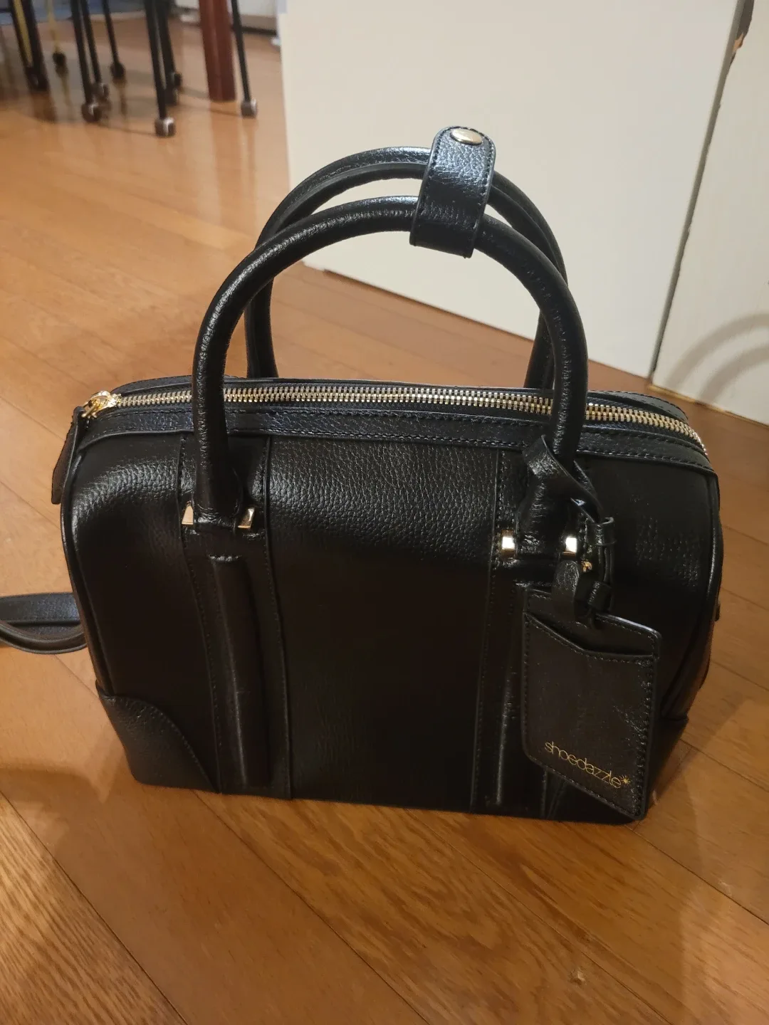 ShoeDazzle 블랙 가죽 보스턴백