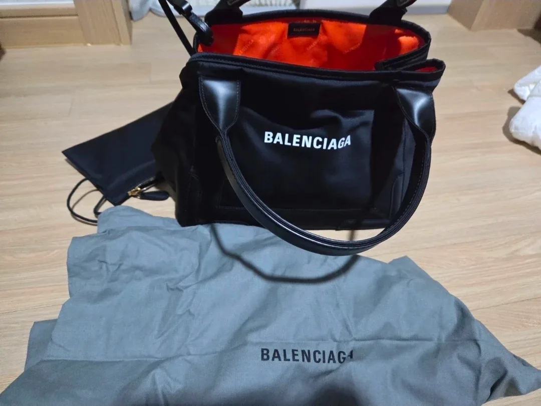 발렌시아가 카바스 블랙 M (기저귀가방 추천템)