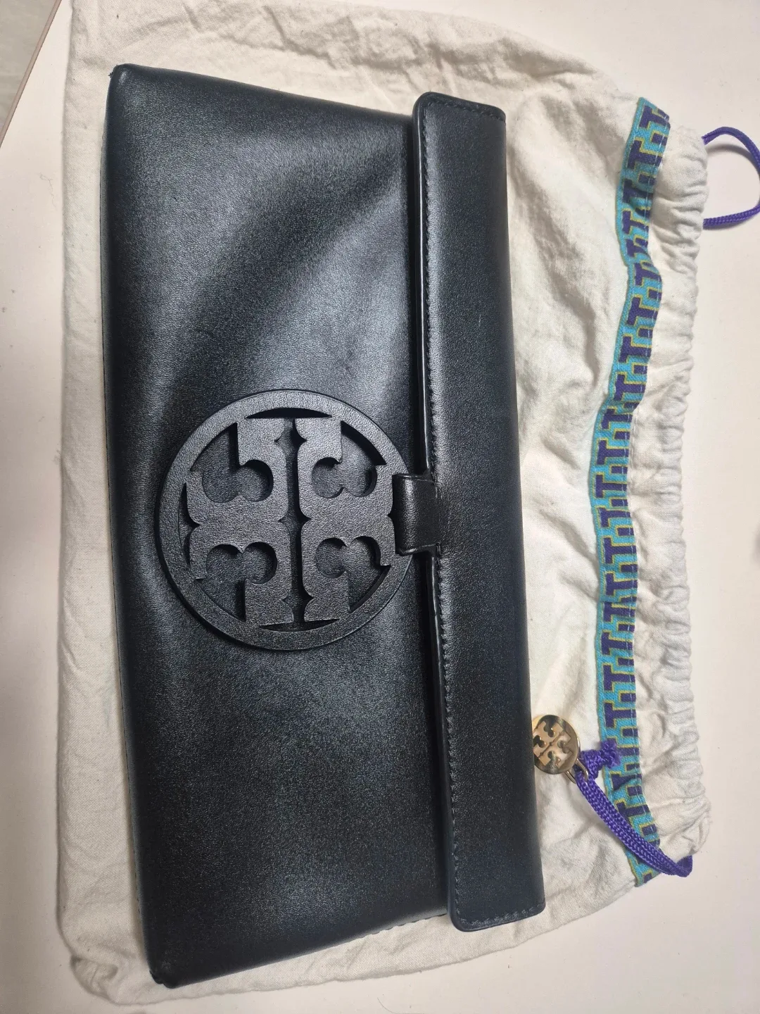 토리버치 블랙 가죽 클러치백