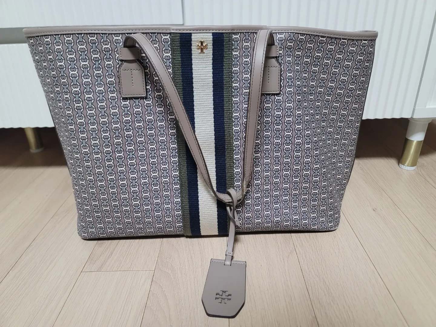 (명품) 토리버치 틸다 토트백 그레이 판매