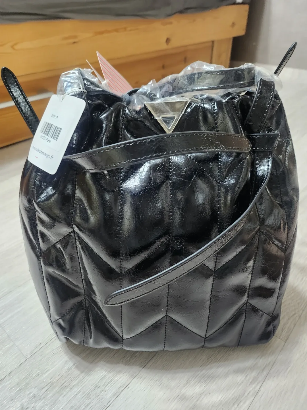 INES 마리안느 퀼팅 가죽 버킷백 새상품