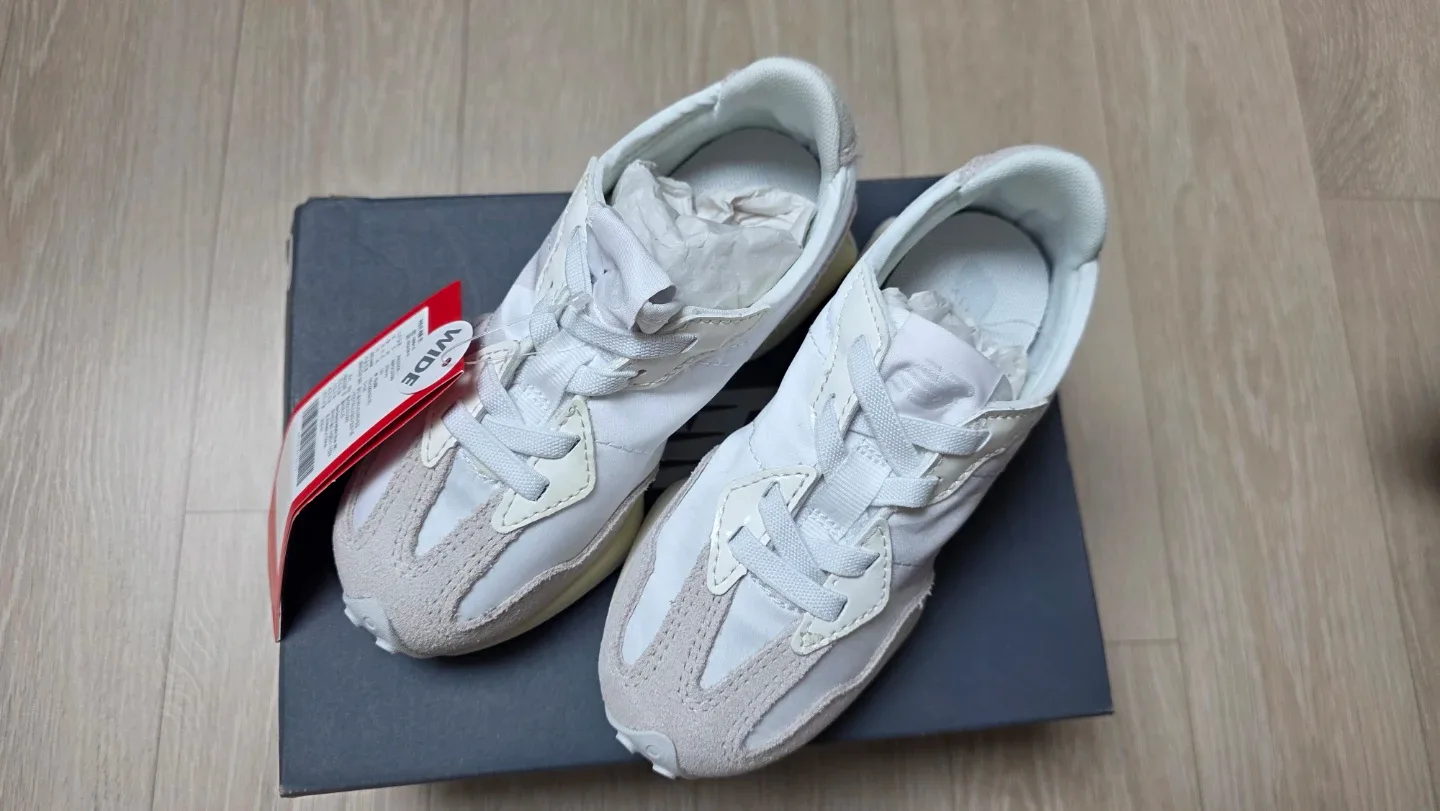 뉴발란스 327 흰색 운동화 새상품