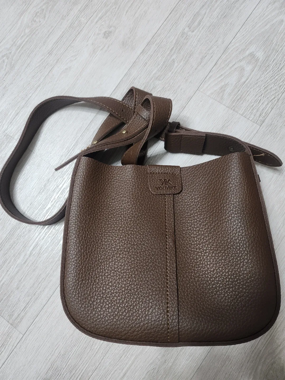 YOUVLIKE 브라운 크로스백
