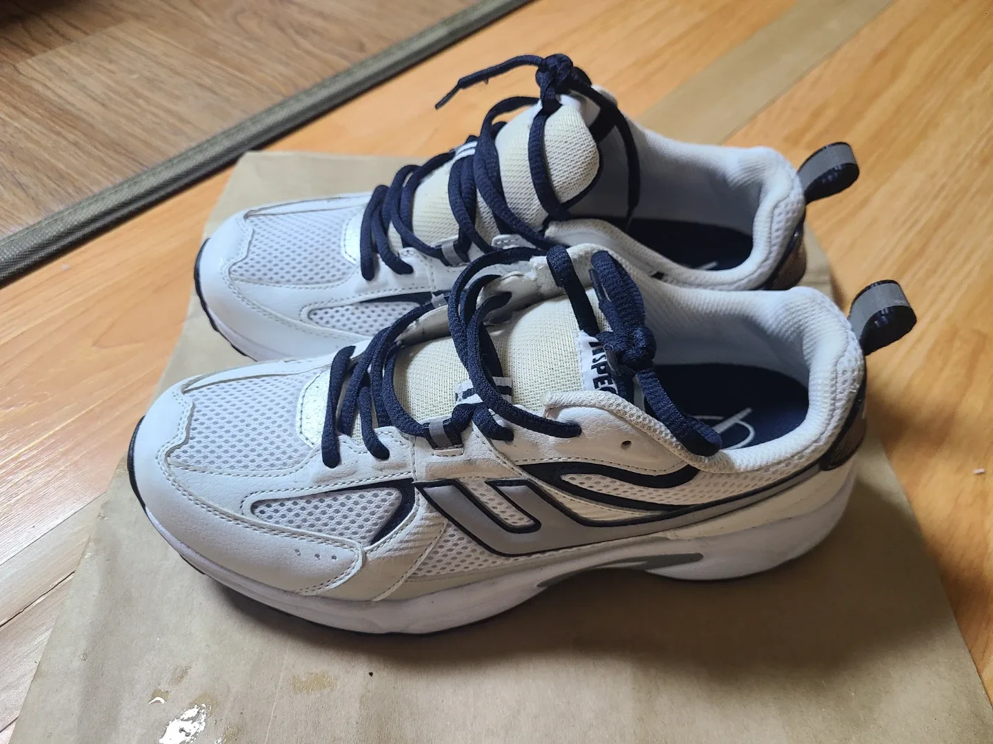 프로스펙스 흰색 운동화(치수 260)