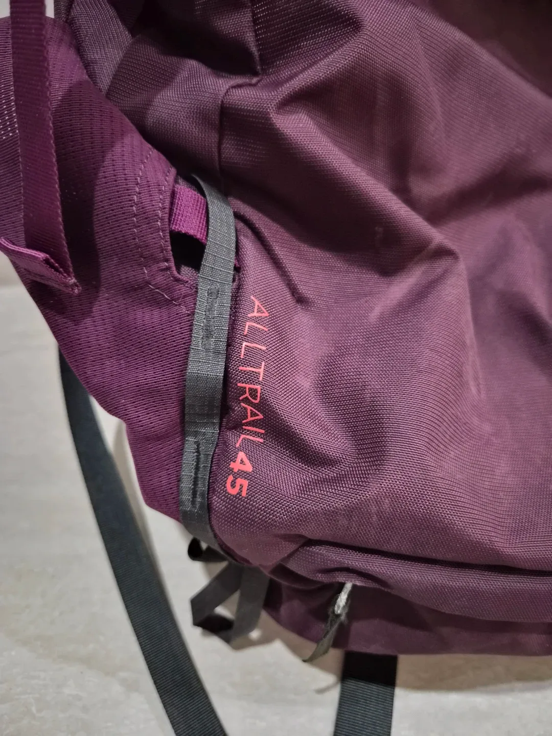 툴레 AllTrail 45L 등산 배낭 - 자주색
