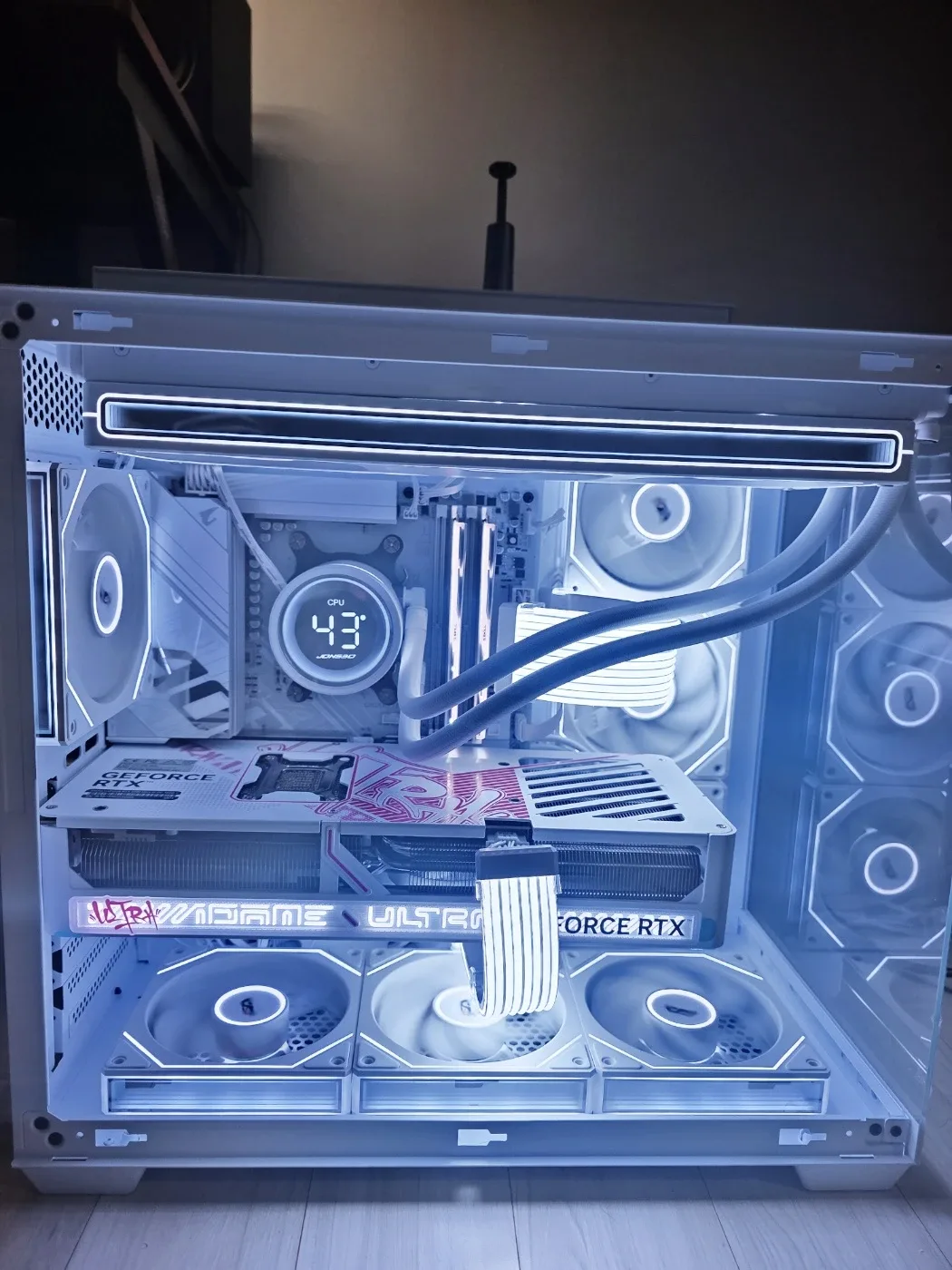 9800X3D RTX5070TI 화이트PC 고사양 싸게 팝니다