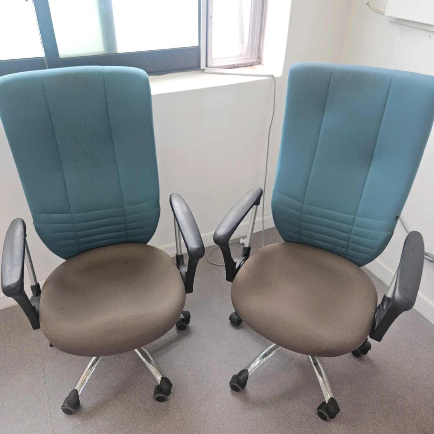 의자 정리합니다.사용감 있음 2개