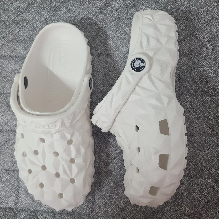 크록스 지오메트릭 클로그 화이트