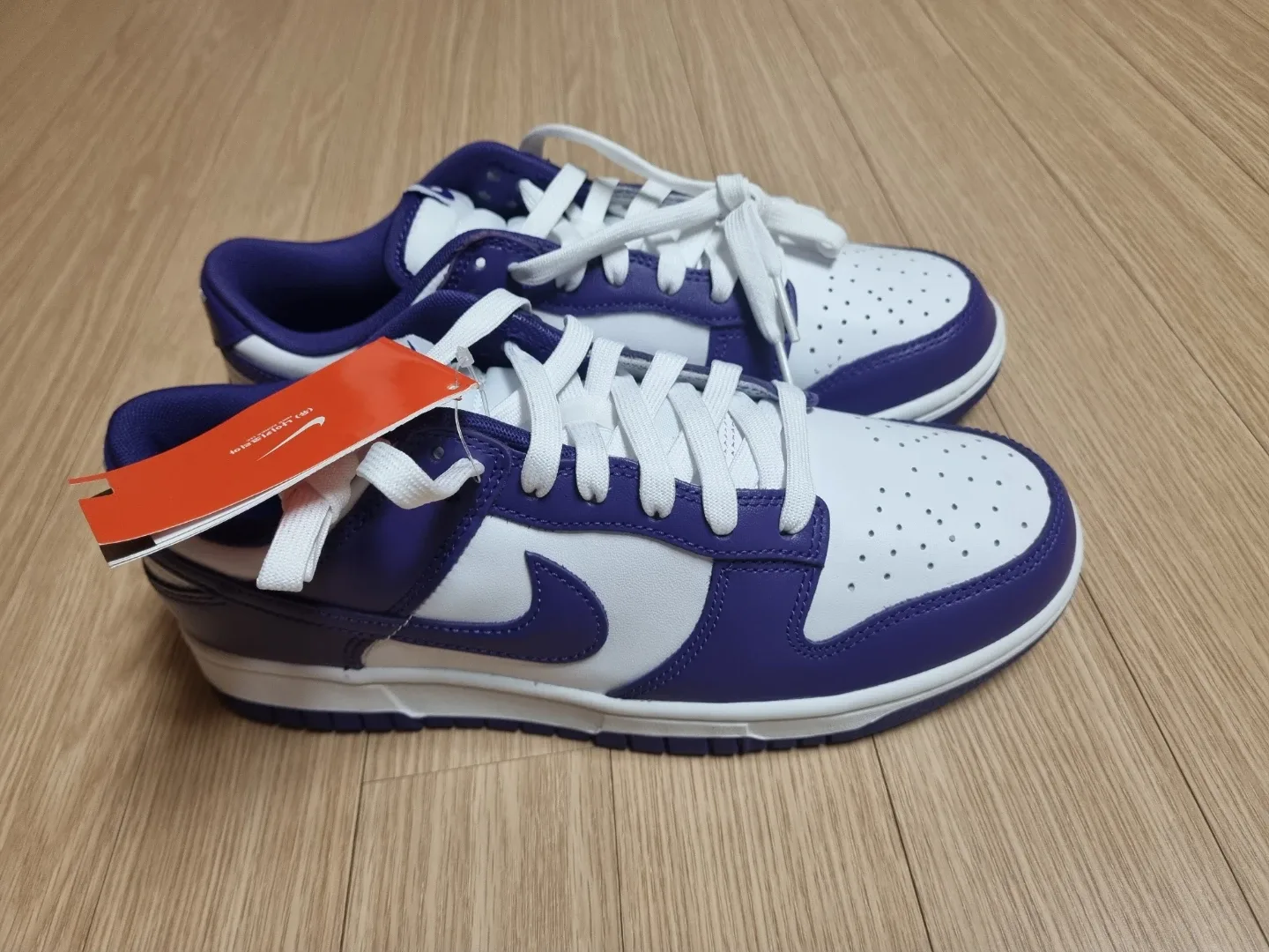 새제품)나이키 덩크 로우 레트로 코트 퍼플 260mm 팝니다. 운동화