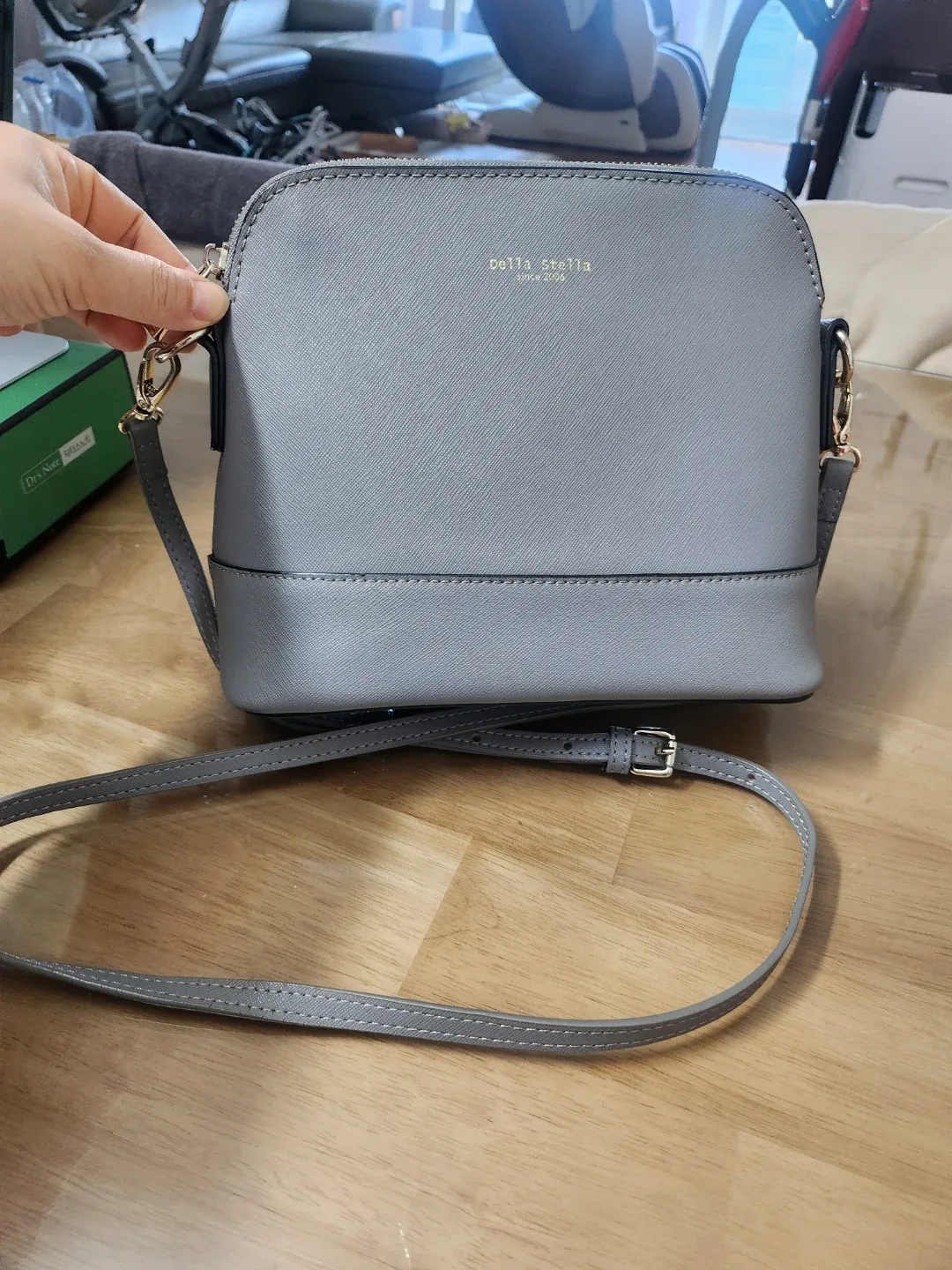 델라스텔라 크로스백 회색