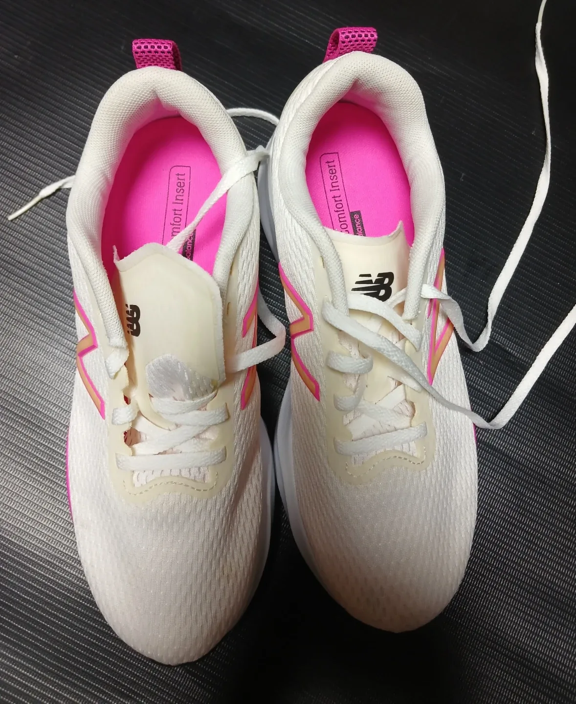 새상품급 뉴발란스 운동화 240mm