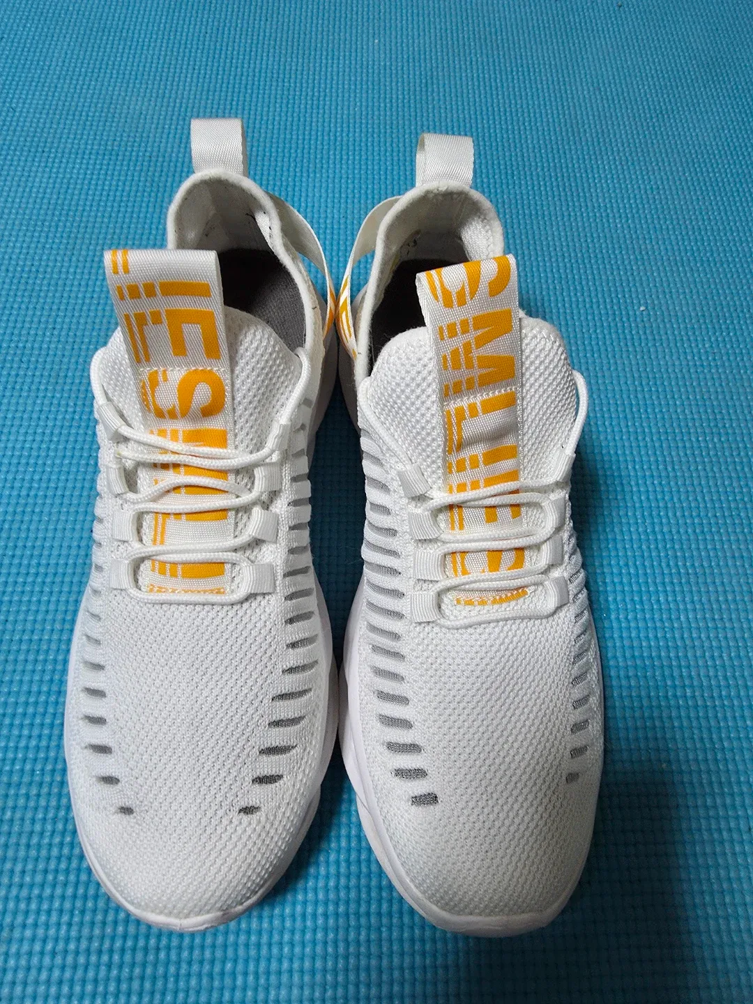 화이트 옐로우 메쉬 초경량 운동화 270