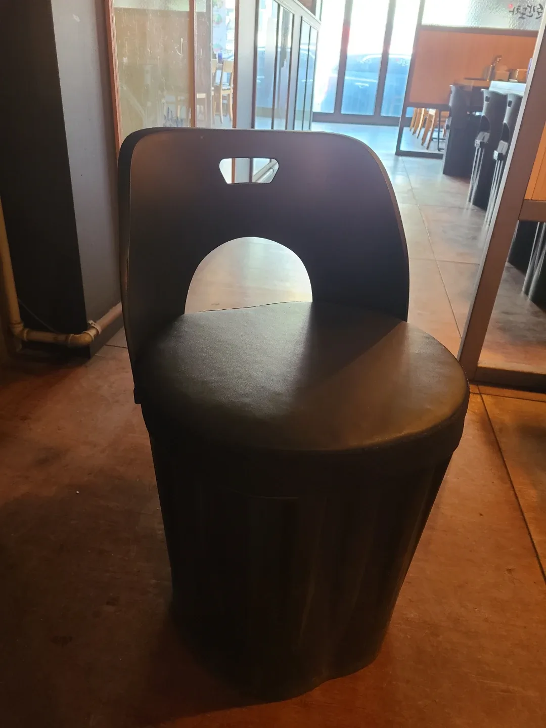 블랙 깡통 수납 의자