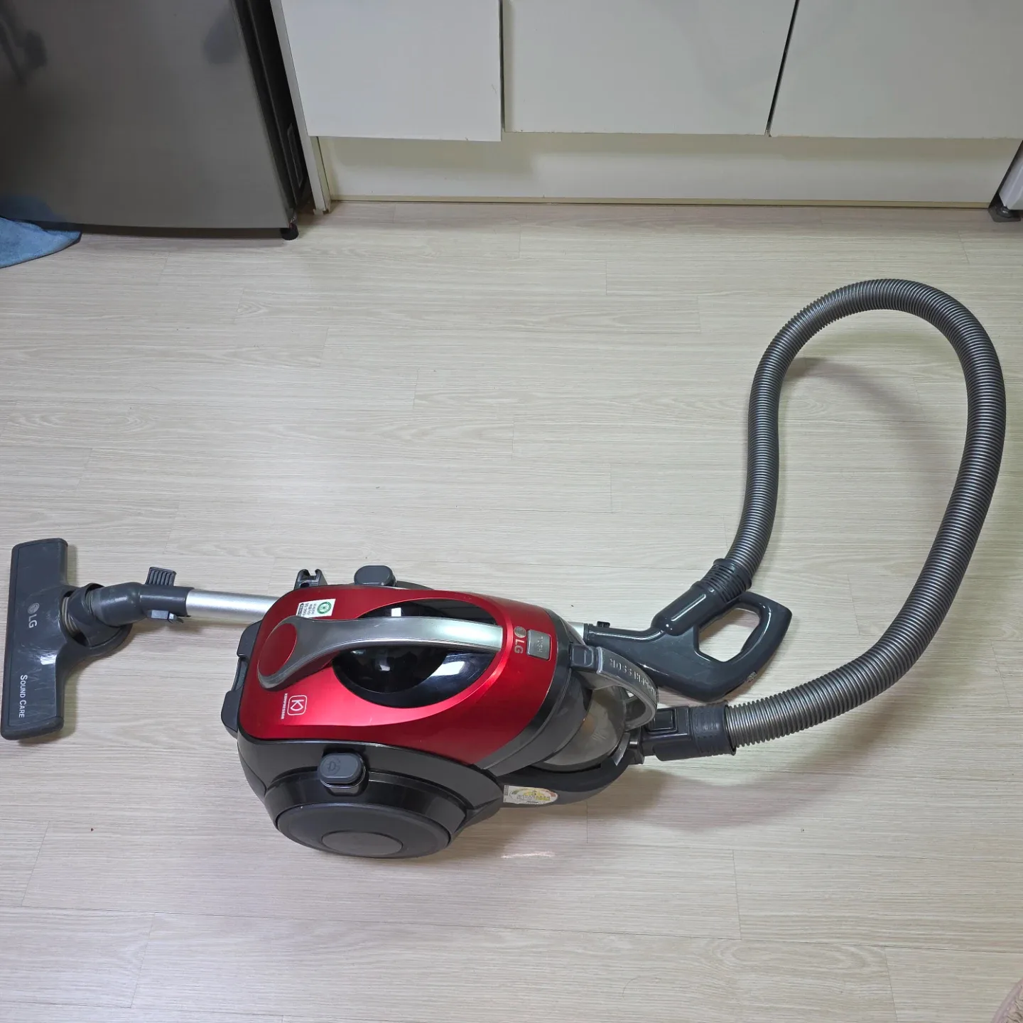 LG 싸이킹 유선 청소기 레드