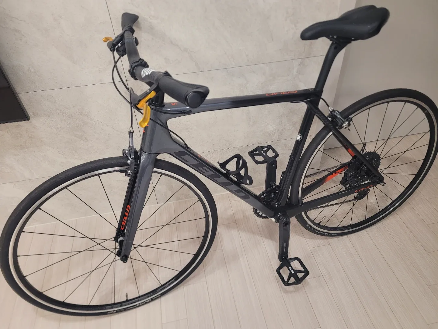 첼로 풀카본 1×11 하이브리드 무게 8키로 자전거