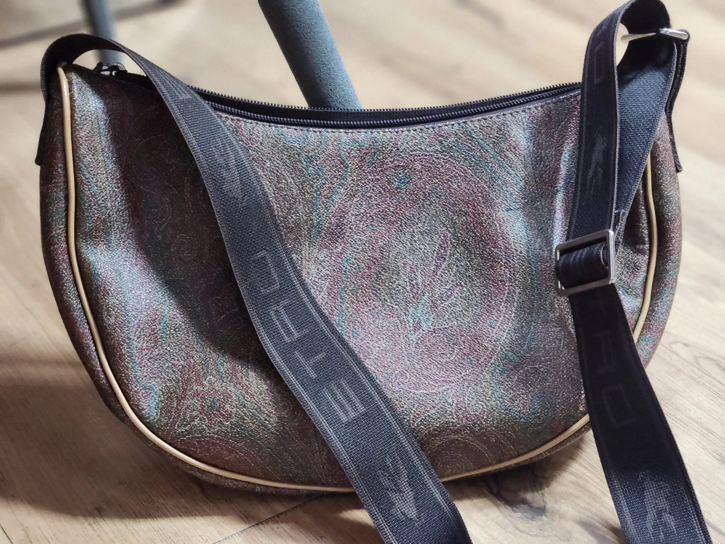 에트로 페이즐리 반달 숄더백 + 파우치