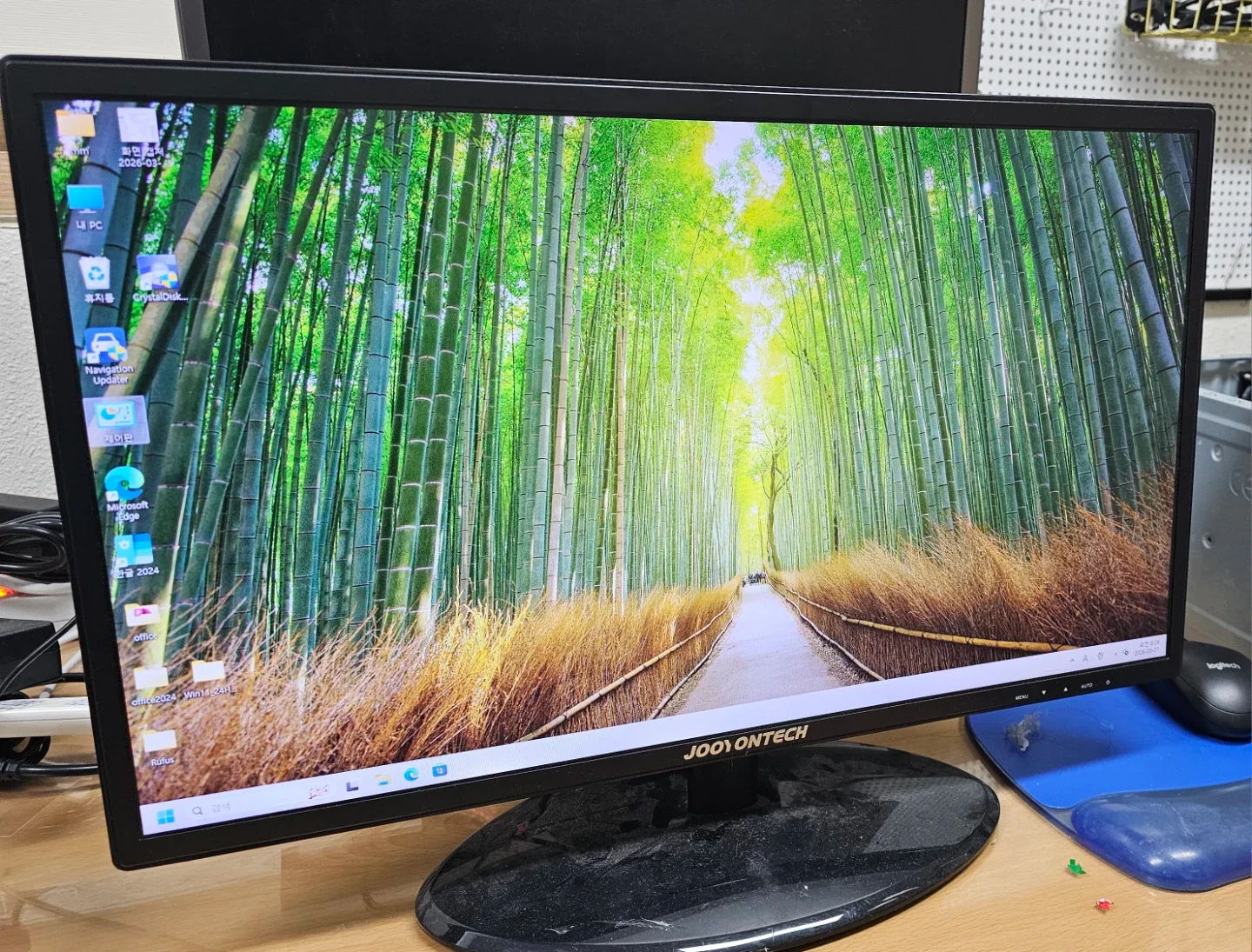 주연테크 22인치 모니터 A급