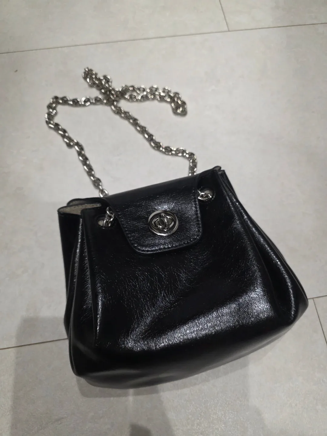 엔딜로즈 블랙 체인백