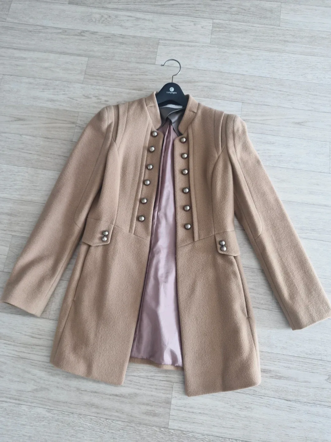 BESTIBELLI 베이지 더블 버튼 코트