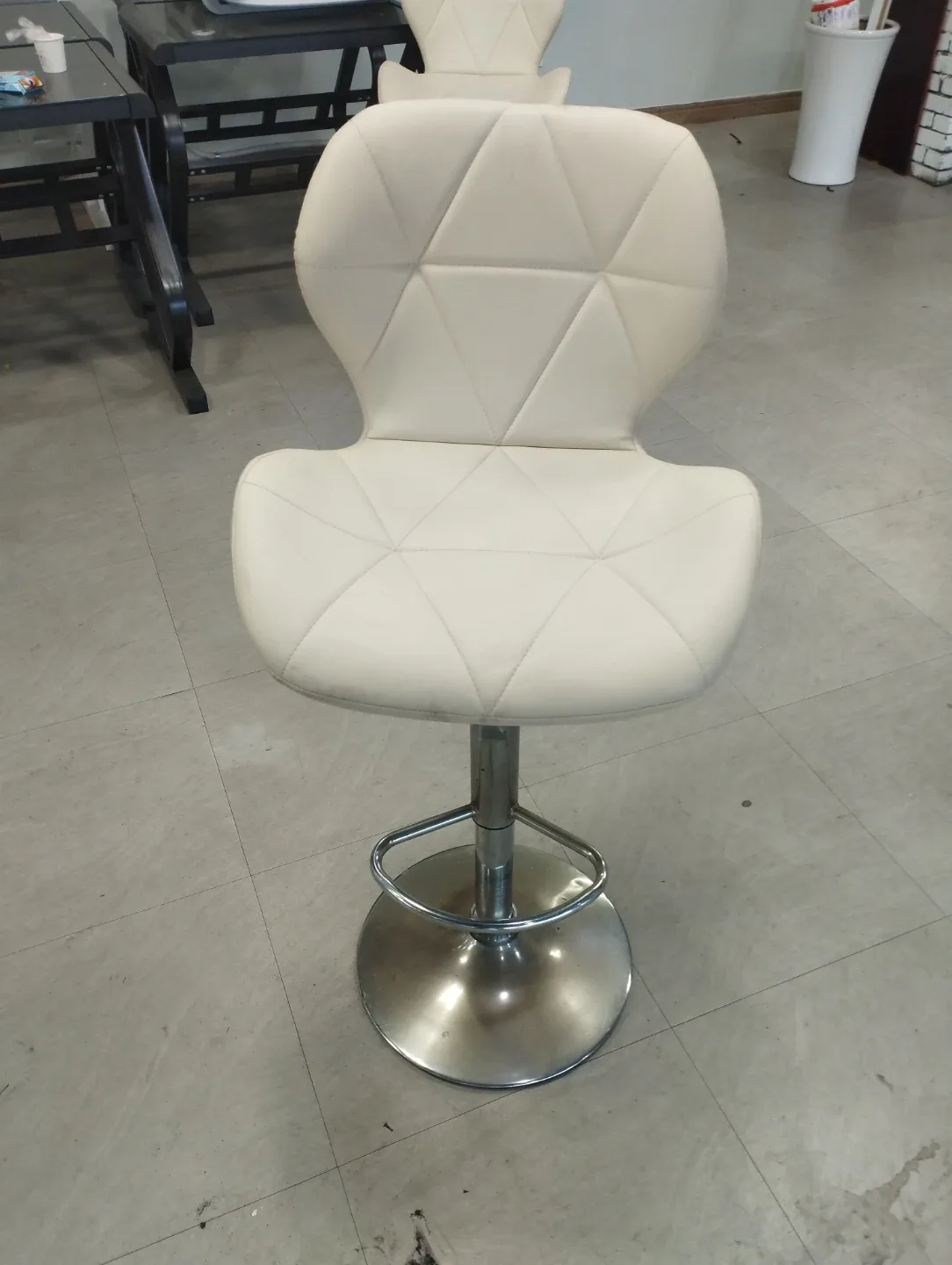 아이보리 높낮이 조절 바 의자