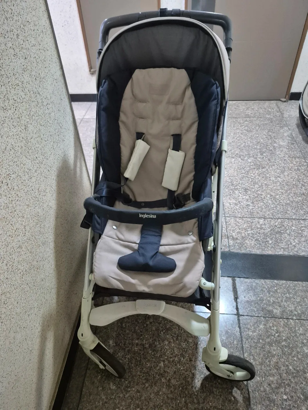 잉글레시나 트릴로지 절충형 유모차