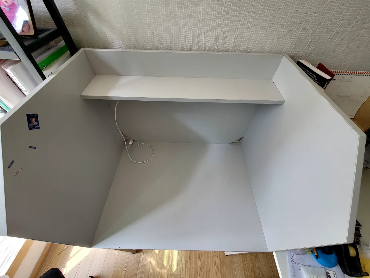 화이트 책상 수납 선반 포함