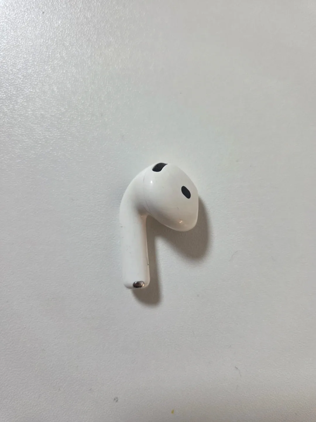 에어팟 4세대 노캔X 유닛(왼쪽)