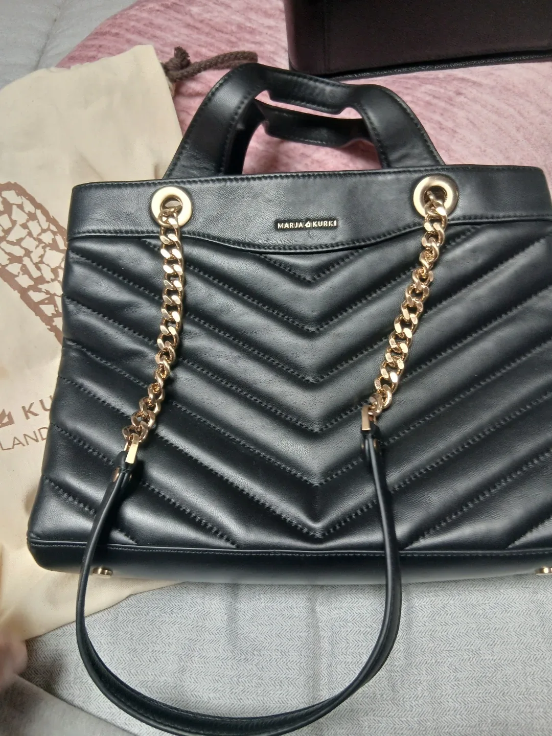 마리아 꾸르끼 블랙 퀼팅 토트백