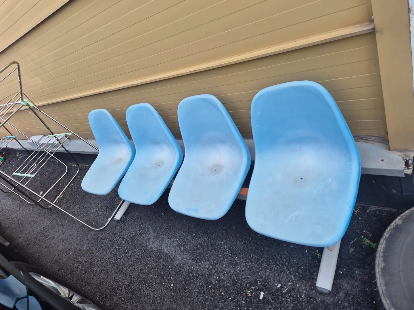 4인용 파란색 대기 의자