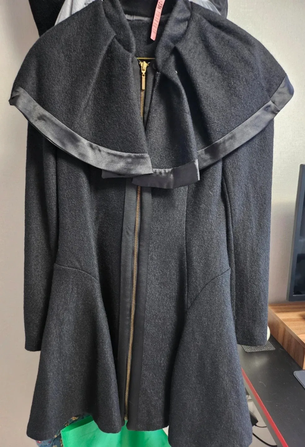 HyeLim 블랙 케이프 코트 M사이즈