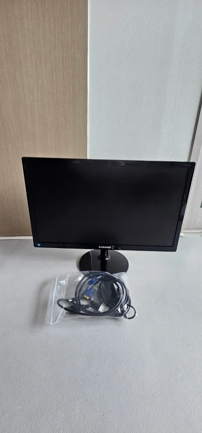 삼성 23인치 모니터 팝니다.