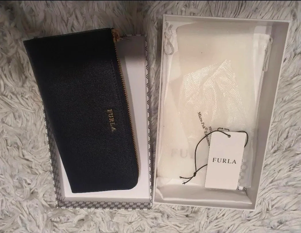 훌라 FURLA 블랙 가죽 장지갑 (새상품)