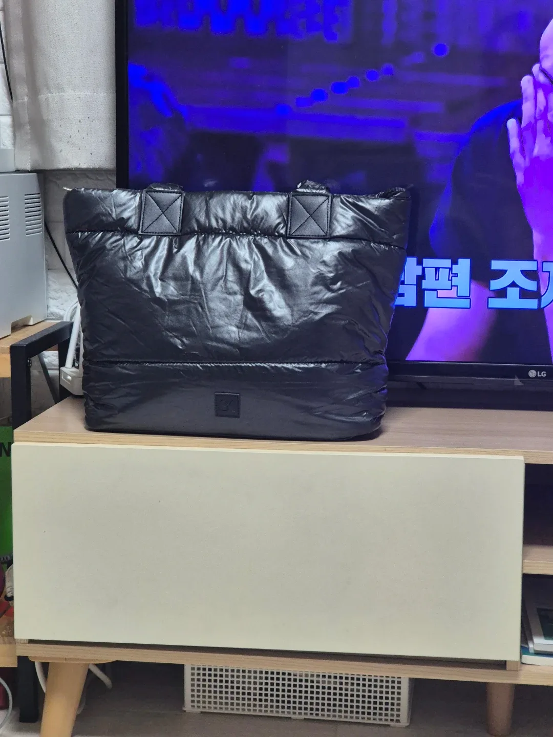 블랙 패딩 토트백