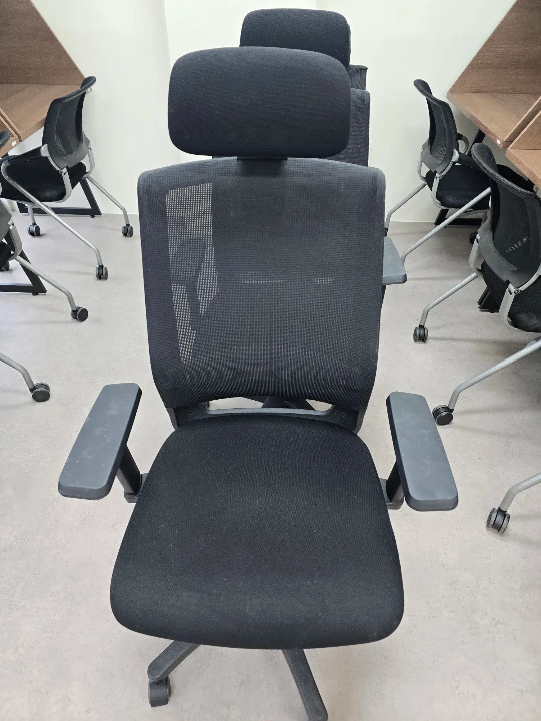 사무용 메쉬 의자 2개
