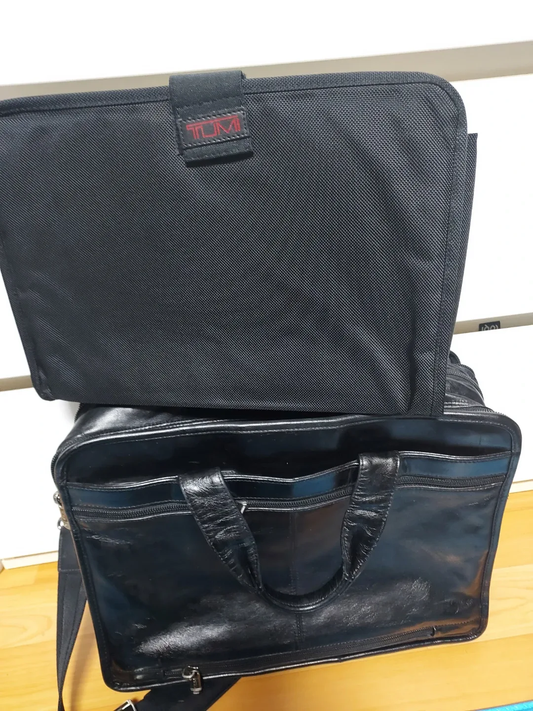 TUMI 확장용가죽 서류 가방