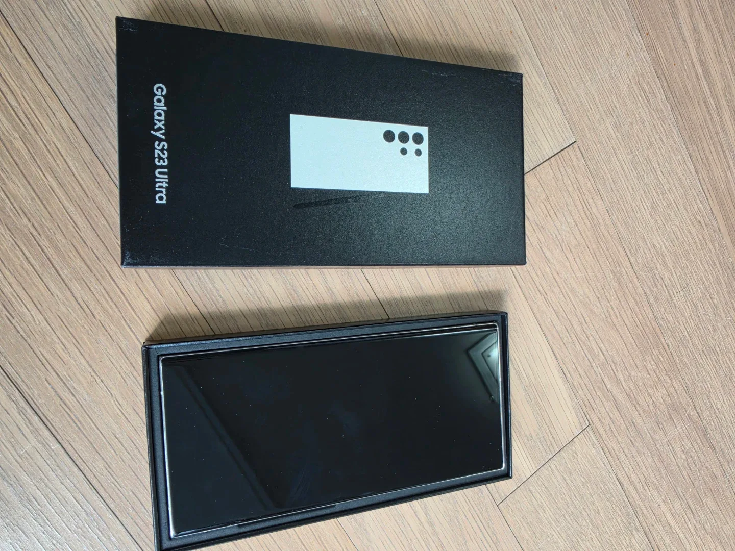 갤럭시 S23 울트라 512g 크림 팝니다.