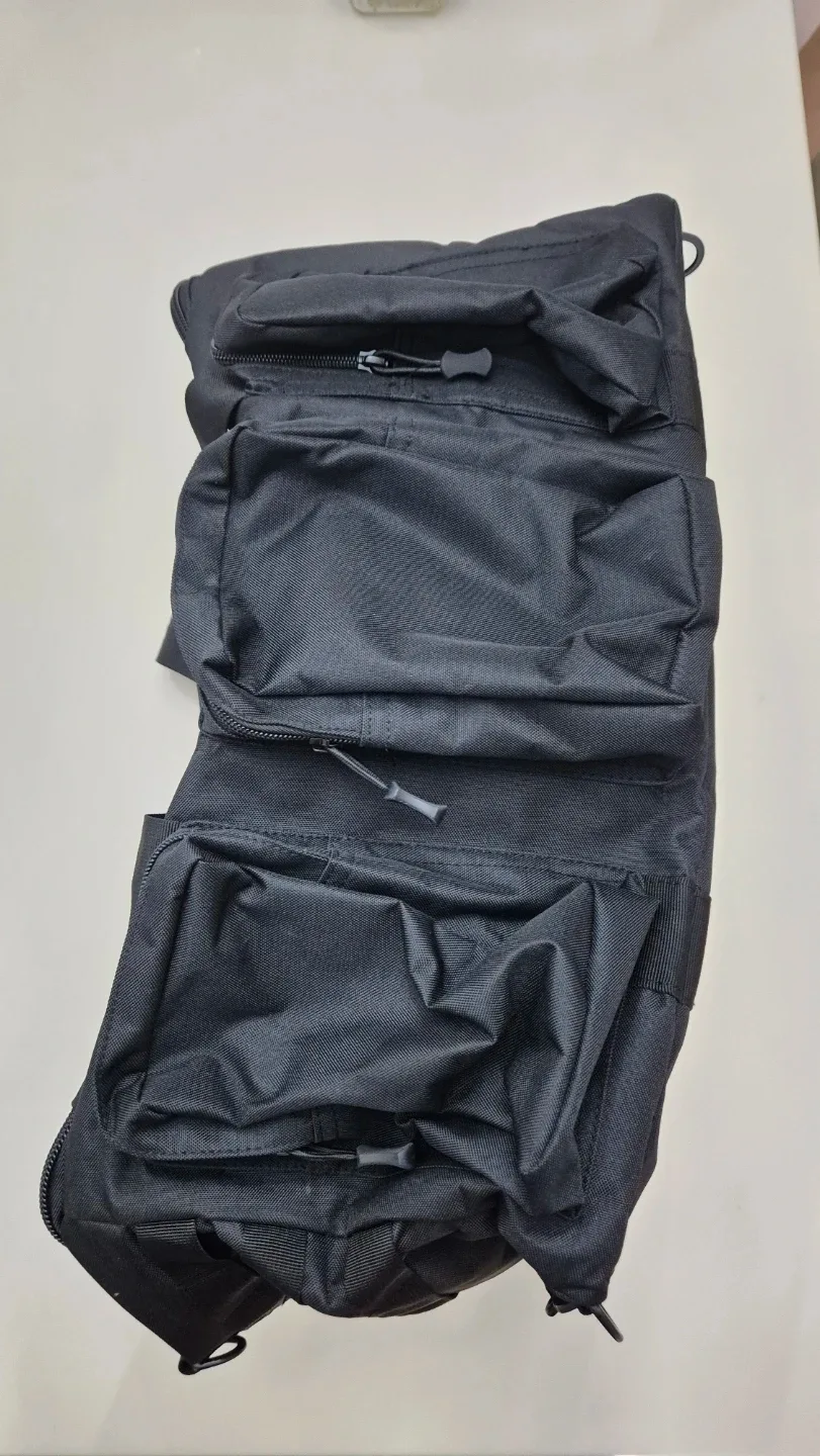 검정색 스포츠용 가방 새거