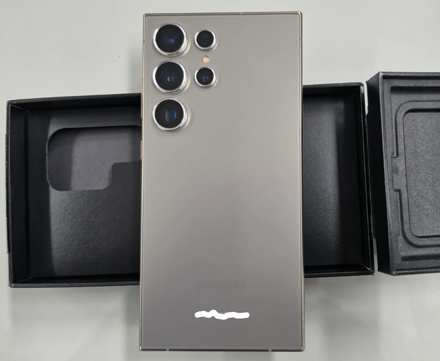 갤럭시 S24 울트라 512GB 티타늄 그레이 팝니다.