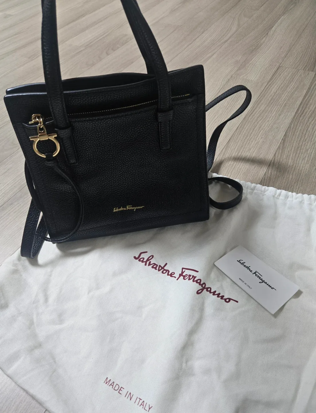 페라가모 블랙 에이미백