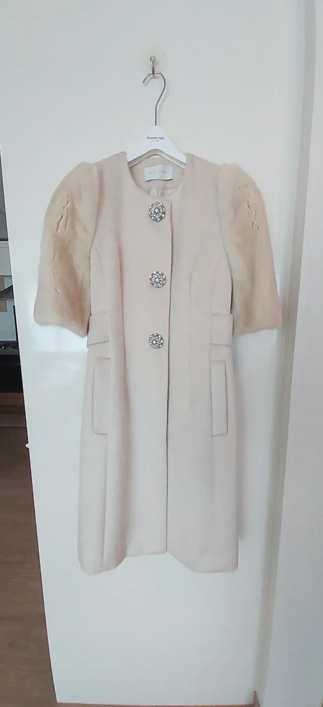 미샤 아이보리 퍼 코트