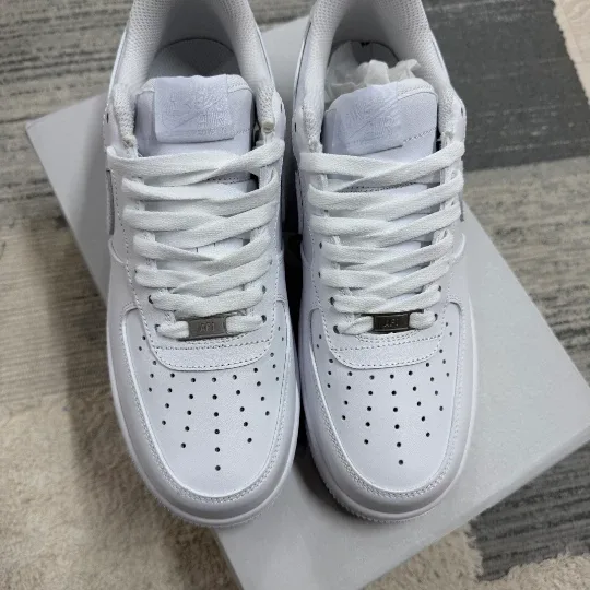 나이키 올화이트 신발 270당근해요