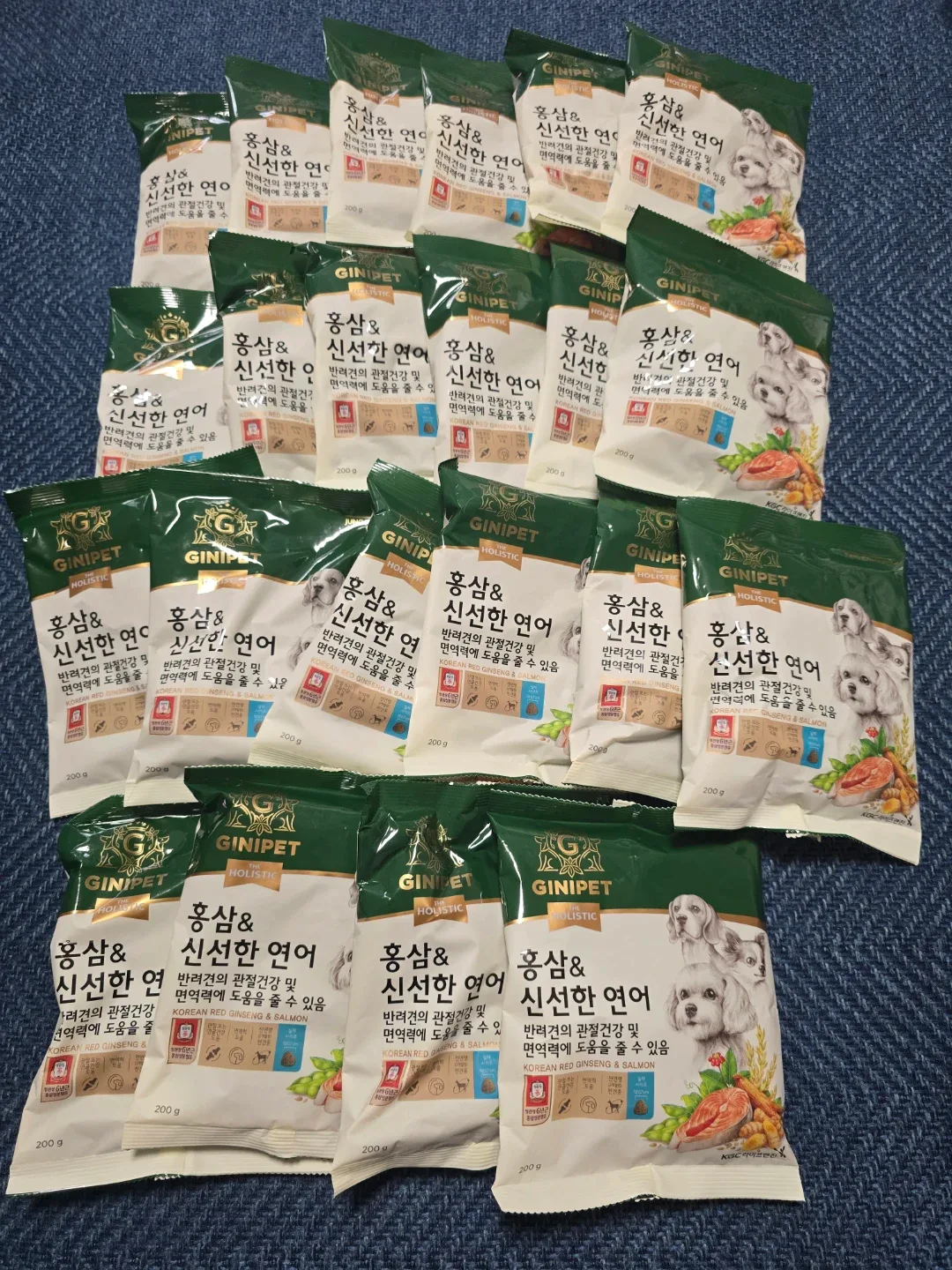 홍삼&신선한 연어 강아지 사료 200g 22봉