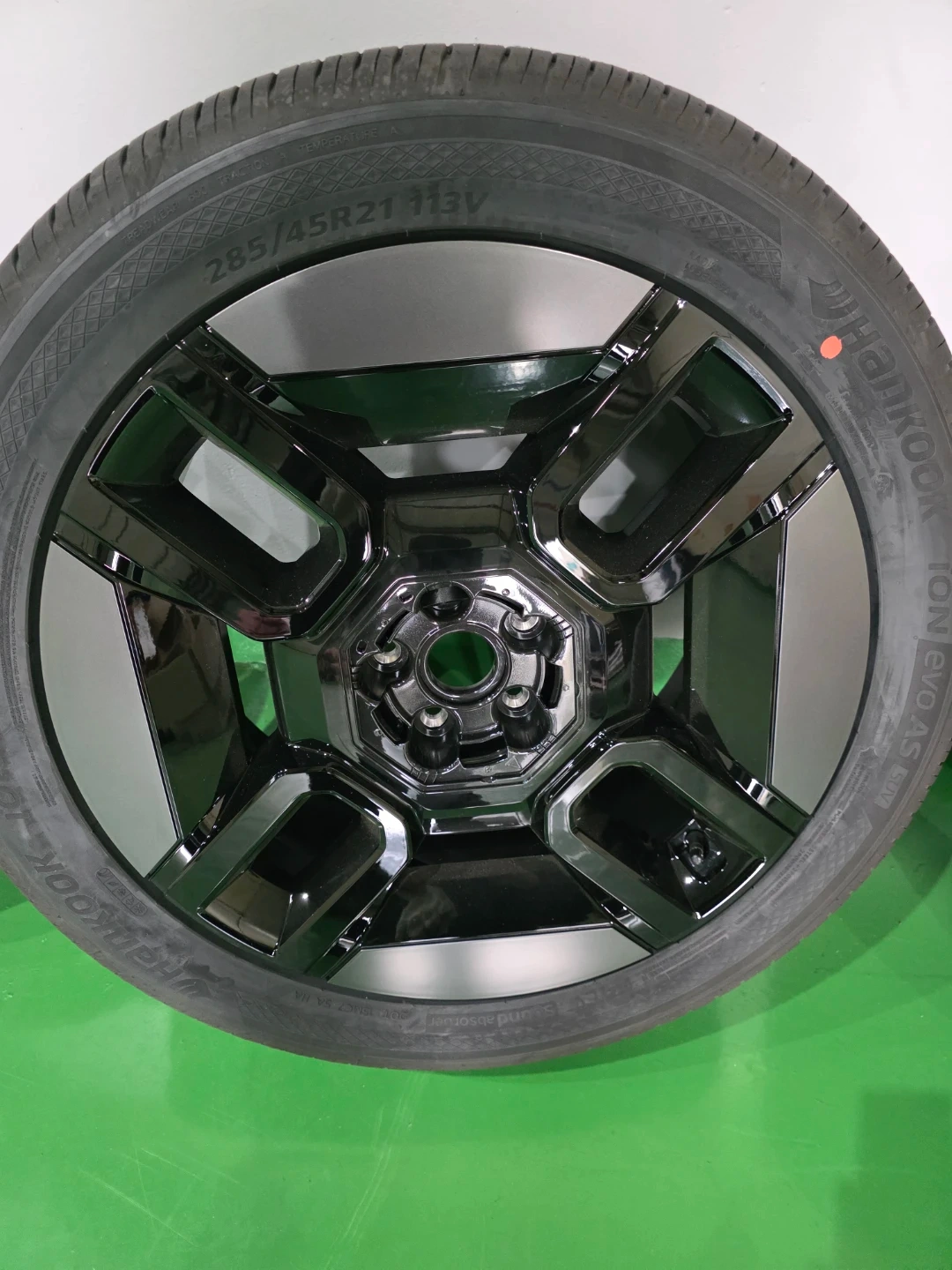 카니발 21인치 휠 타이어 세트 (285/45R21)1개만